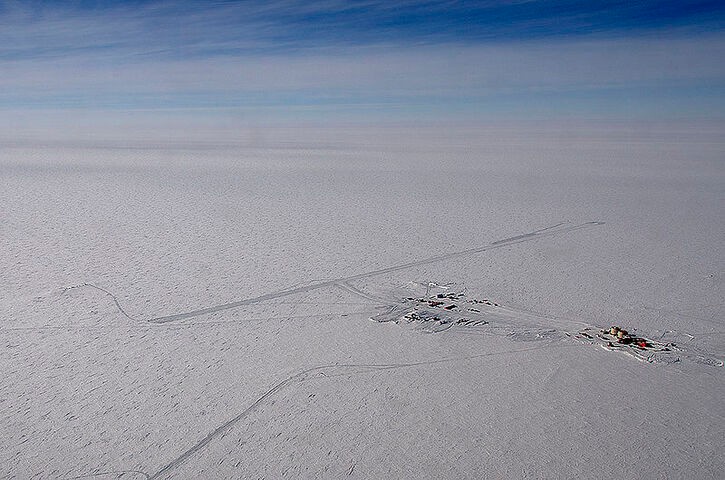 Image: Image: Concordia Station at Dome C. Source: Michael Studinger, Wikimedia Commons