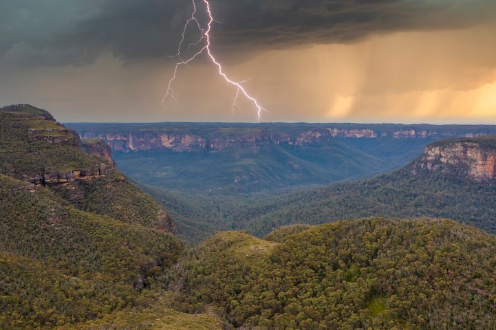 Image: Thunderstorm over the Blue Mountains. Source: Istock/Phillip Wittke