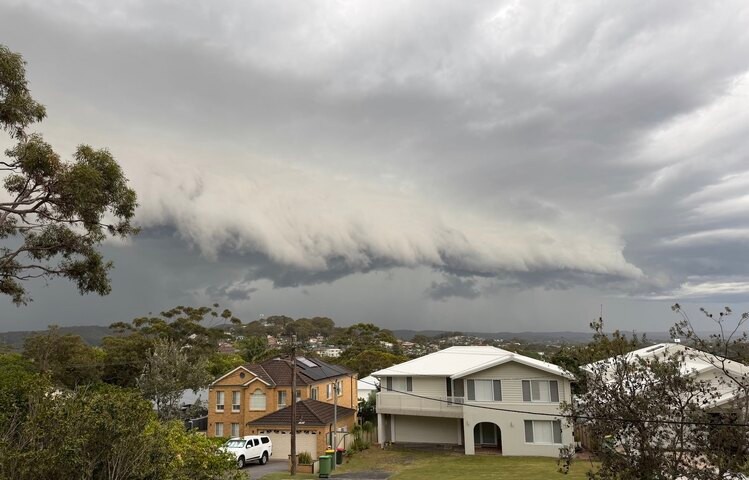 Image: A shelf cloud associated with the severe thunderstorms crossing NSW on October 25, 2026. Source: Ben Domensino / Weatherzone.