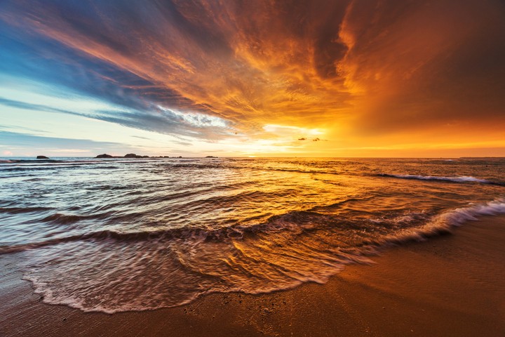Image: Warmer than normal water in the Indian Ocean may counteract a positive IOD in the coming months. Source: iStock / danilovi.